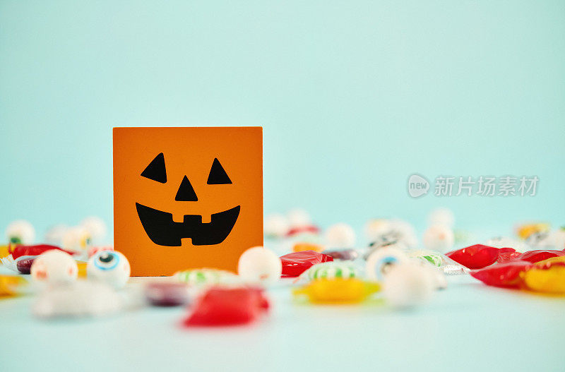 方形的杰克灯笼与糖果Trick or Treat万圣节背景